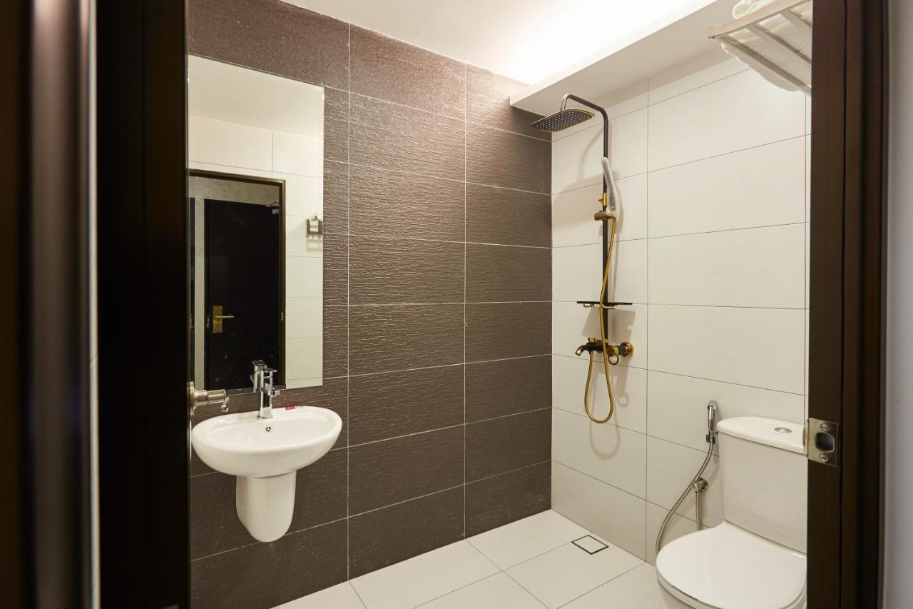 Dream Luxury Hotel Muar Exteriör bild