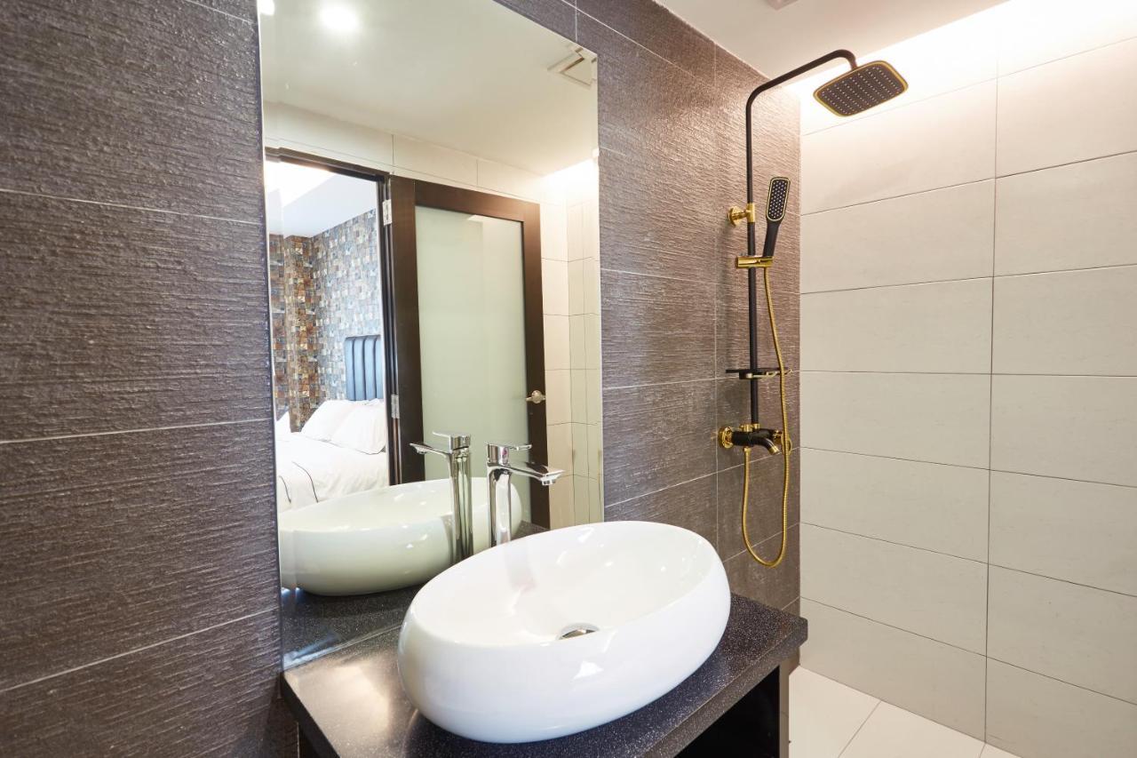 Dream Luxury Hotel Muar Exteriör bild