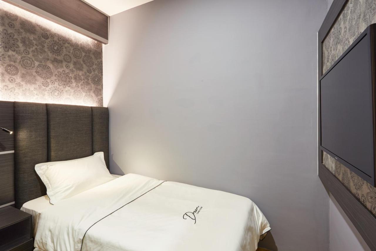 Dream Luxury Hotel Muar Exteriör bild