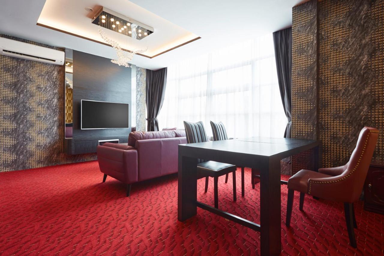 Dream Luxury Hotel Muar Exteriör bild