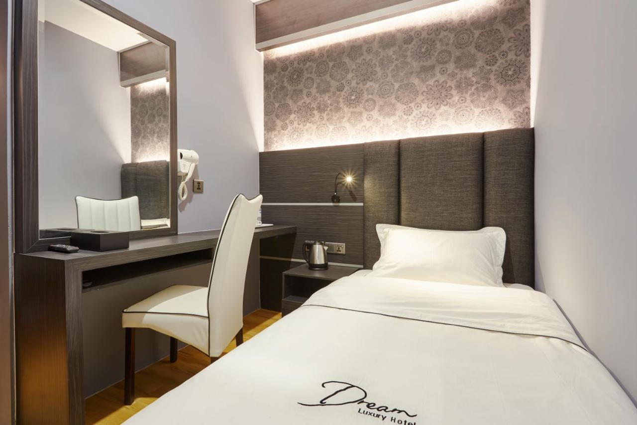 Dream Luxury Hotel Muar Exteriör bild