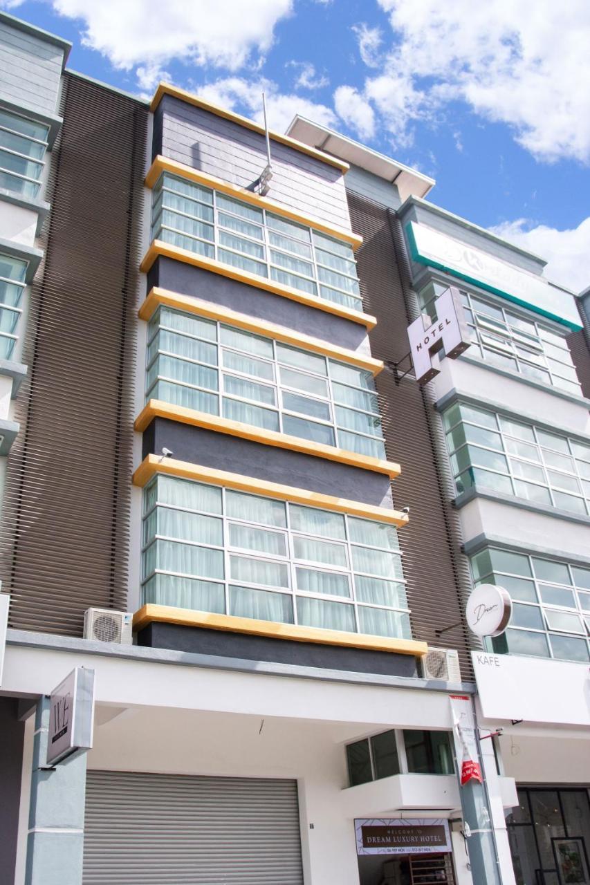 Dream Luxury Hotel Muar Exteriör bild
