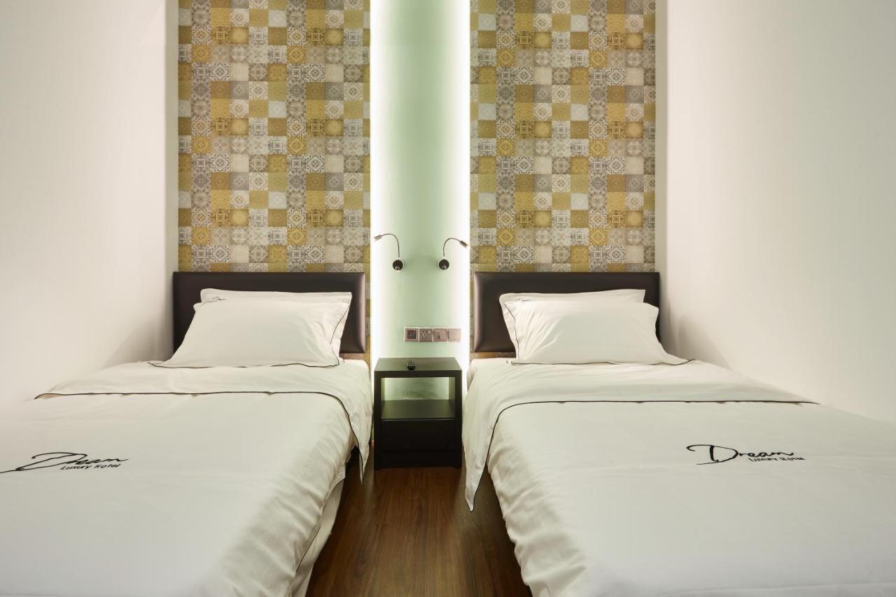 Dream Luxury Hotel Muar Exteriör bild